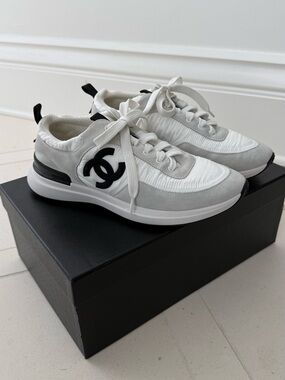 CHANEL White and Black CC Logo Women's Sneakers size 8/8.5